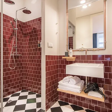 Esqina Urban Guest house 4*